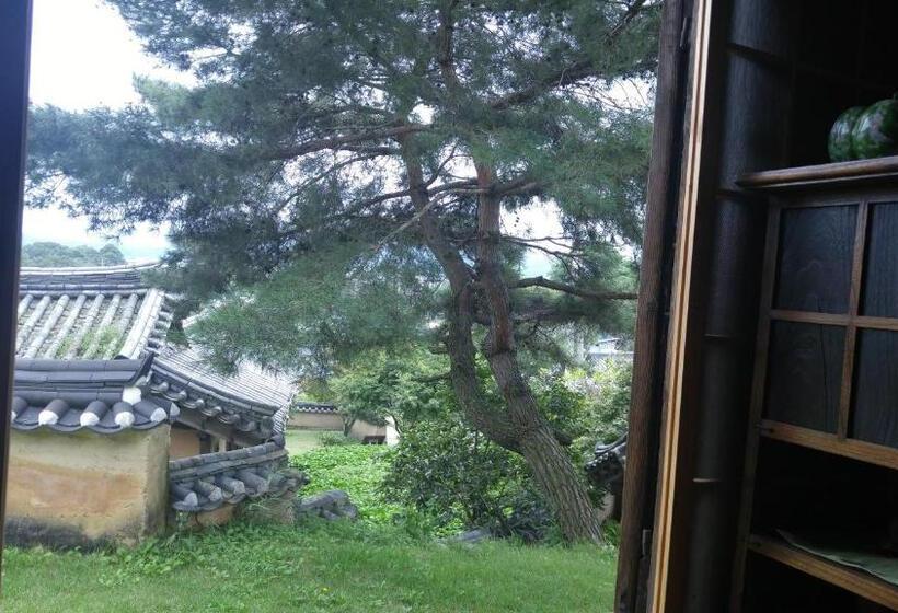 Люкс Вид на Сад, Ahndong Kimjongtaek Yangsodang