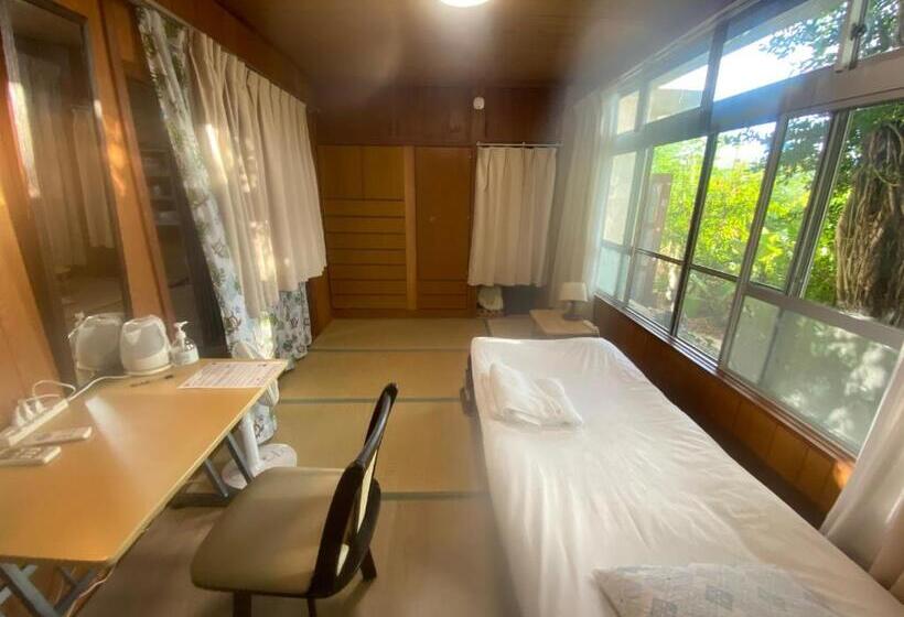 اتاق اکونومی با حمام مشترک, Body Balance House