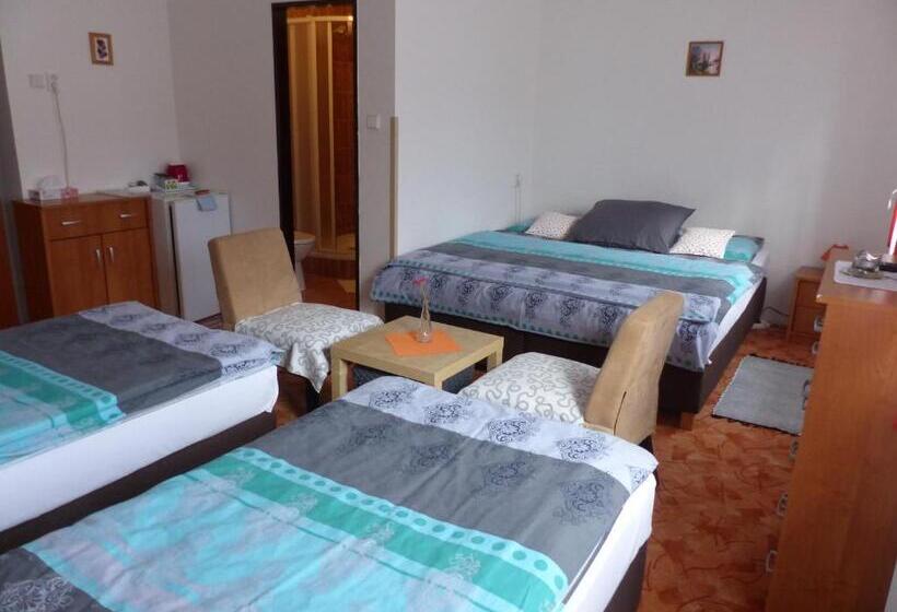 اتاق استاندارد چهار تخته, Villa Plischke