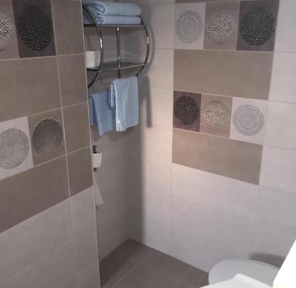 חדר סטנדרט לשלושה, Pensiunea Flora