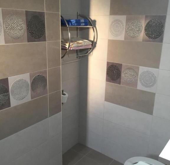 חדר סטנדרט לשלושה, Pensiunea Flora