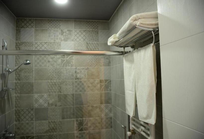 اتاق خانوادگی, Guest House Gantiadi
