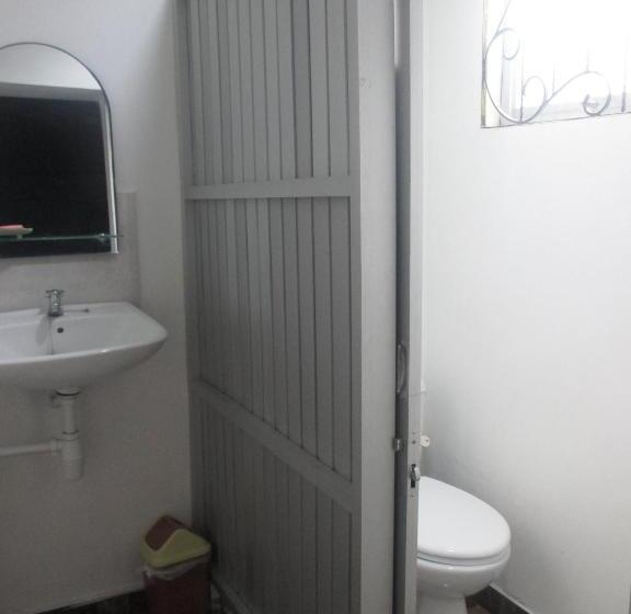 Семейный Номер Совместный Санузел, Mjr Ticketing Guest House