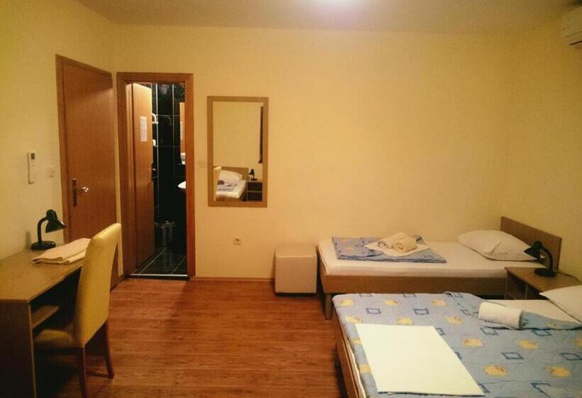 اتاق استاندارد چهار تخته, Guesthouse Tatjana
