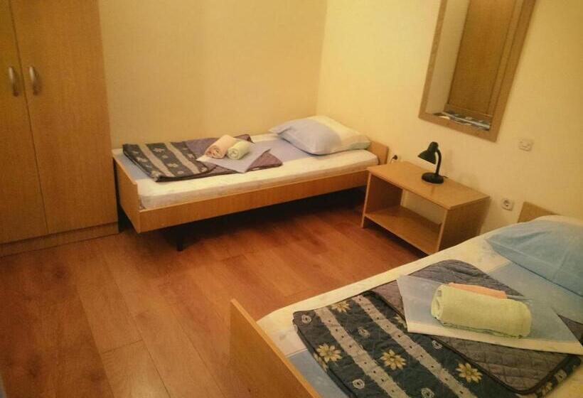 اتاق استاندارد سه تخته با بالکن, Guesthouse Tatjana
