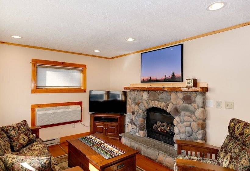 Хижина, Cobble Mountain Lodge
