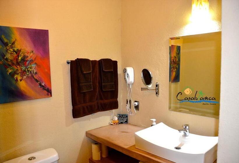 キングサイズベッドのデラックススイート, Casablanca Guest House   Adults Only   Starlink Internet!
