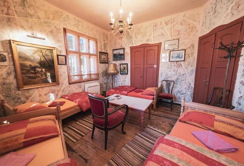 اتاق استاندارد چهارنفره با سرویس بهداشتی مشترک, Guest House Malkia Inter