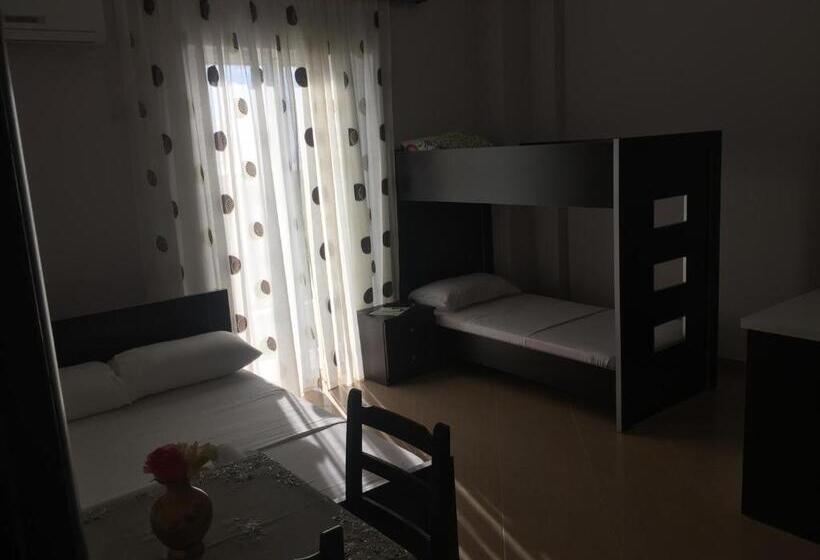 اتاق استاندارد چهارنفره با بالکن, Xuxi Apartments