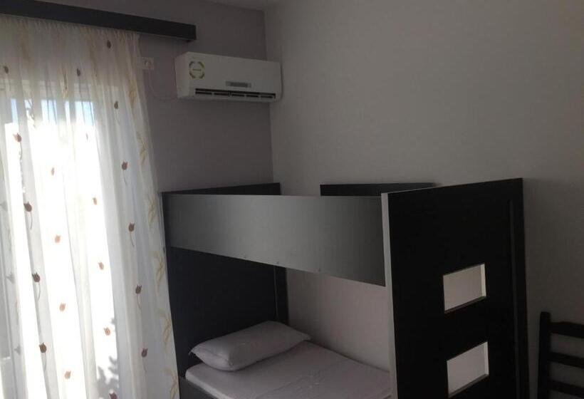اتاق استاندارد چهارنفره با بالکن, Xuxi Apartments