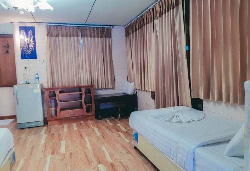 Семейное Бунгало, The Uncle Beach Resort