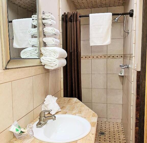 Номер Стандартный Кровать Куин, Breakers Boutique Inn