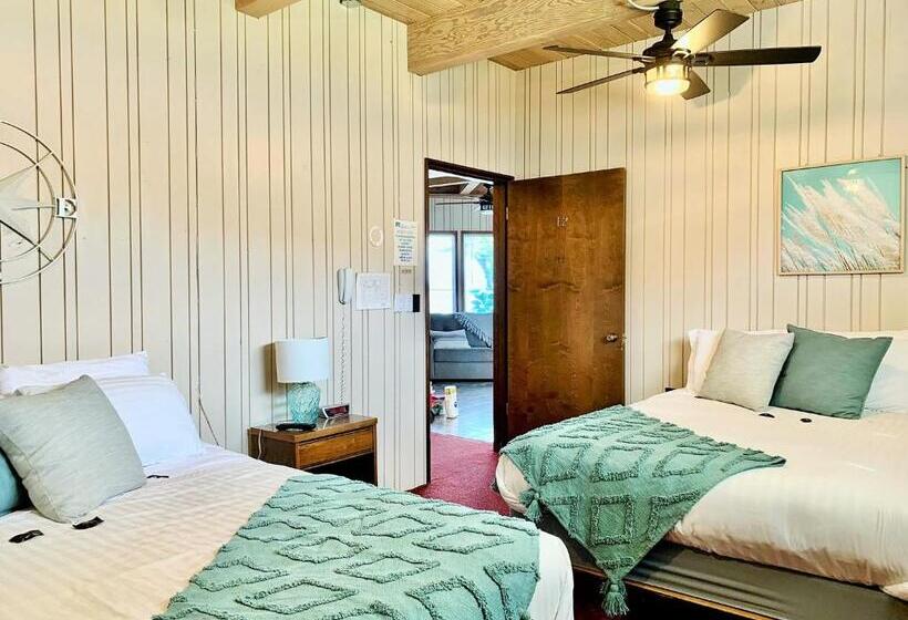 Семейный Номер, Breakers Boutique Inn