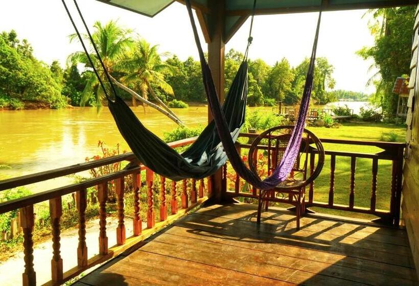 اتاق استاندارد با تراس, The Boathouse