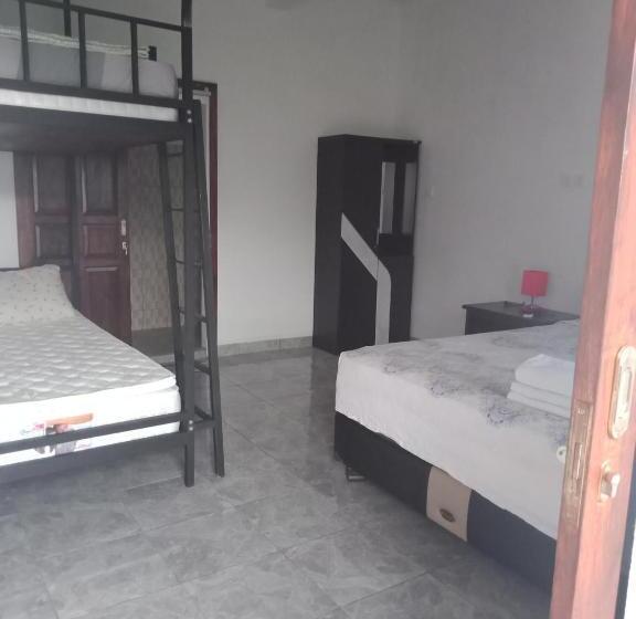 Quarto Familiar Vista Montanha, Adila Warung And Homestay