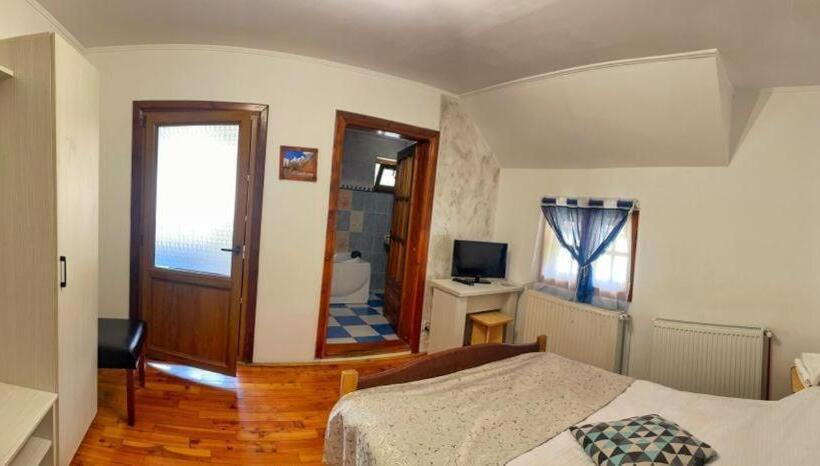 اتاق استاندارد با چشم‌انداز کوهستان, Amandra Chalet