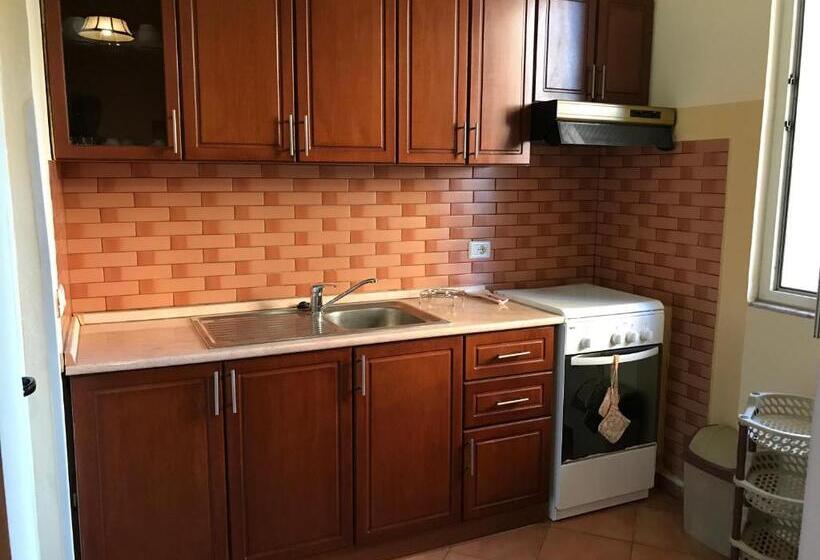 Семейное Студио, Guroal Holiday House