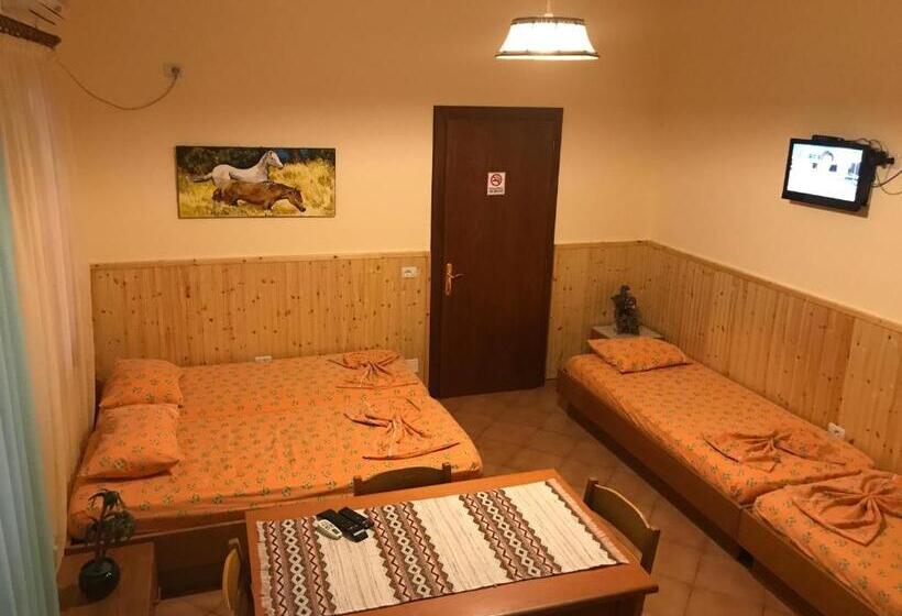 Семейное Студио, Guroal Holiday House