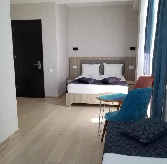 اتاق استاندارد سه تخته با بالکن, Vita Gardenia Hotel Tskaltubo