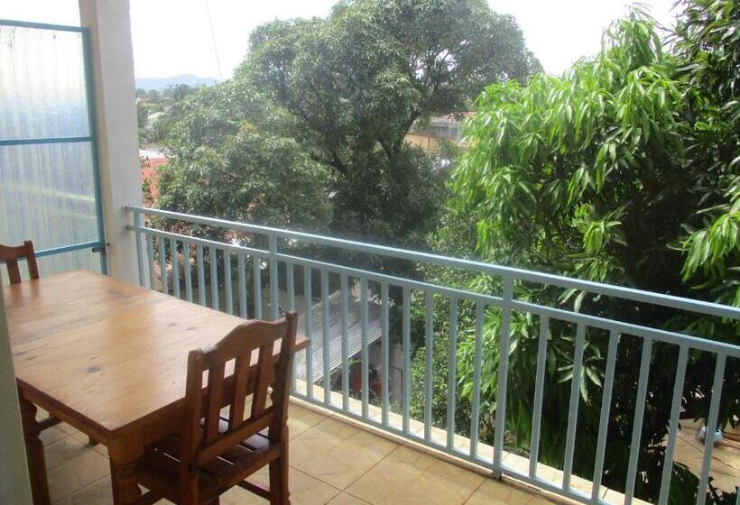 استودیوی لوکس, Residence Kathyly