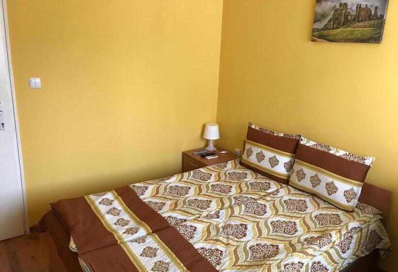 带共用浴室的标准房间, Guesthouse Elena