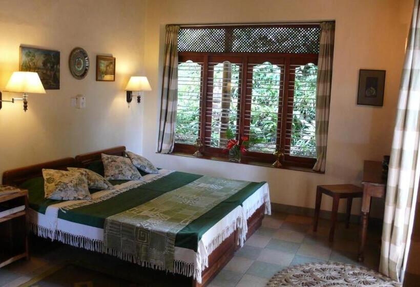 اتاق لوکس با چشم‌انداز باغ, Rangala House