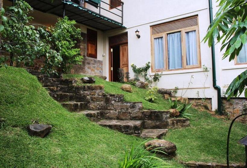 اتاق لوکس با بالکن, Rangala House