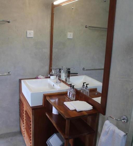 اتاق لوکس با بالکن, Rangala House