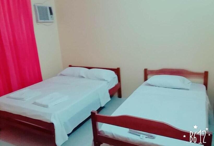 اتاق خانوادگی, Hostal Montecarlos