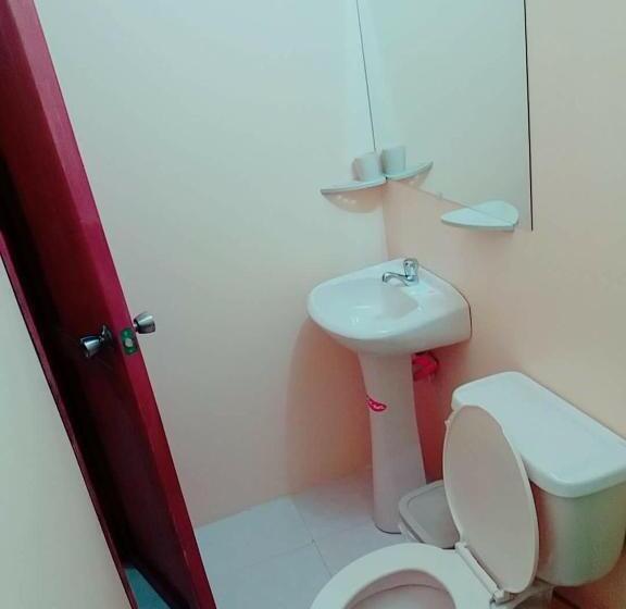 اتاق خانوادگی, Hostal Montecarlos