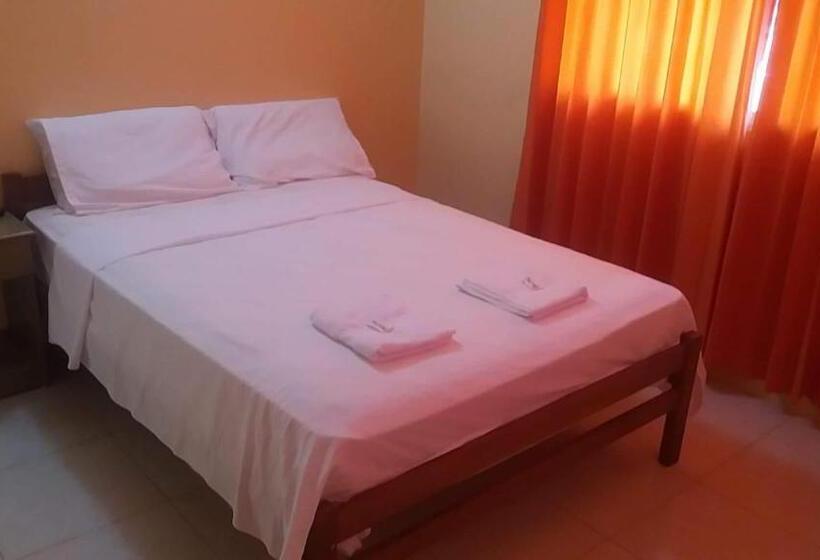 اتاق لوکس, Hostal Montecarlos