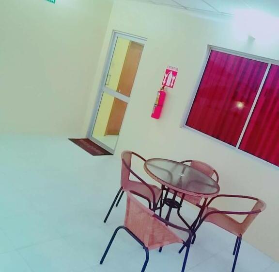 اتاق لوکس, Hostal Montecarlos