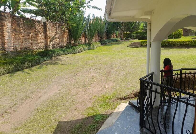 اتاق اکونومی, Maasai Villa Backpackers Home