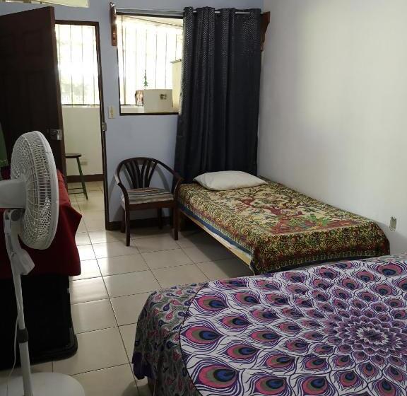 Номер Стандарт Трехместный, Blue Morpho House B&b
