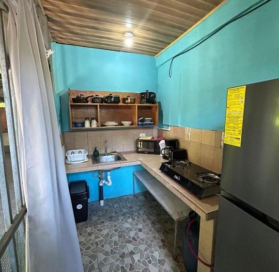 Студия Стандарт, Blue Morpho House B&b