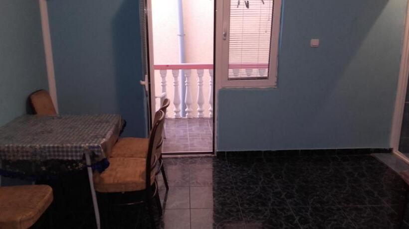 آپارتمان 1 خوابه با تراس, Guest House Dragomir