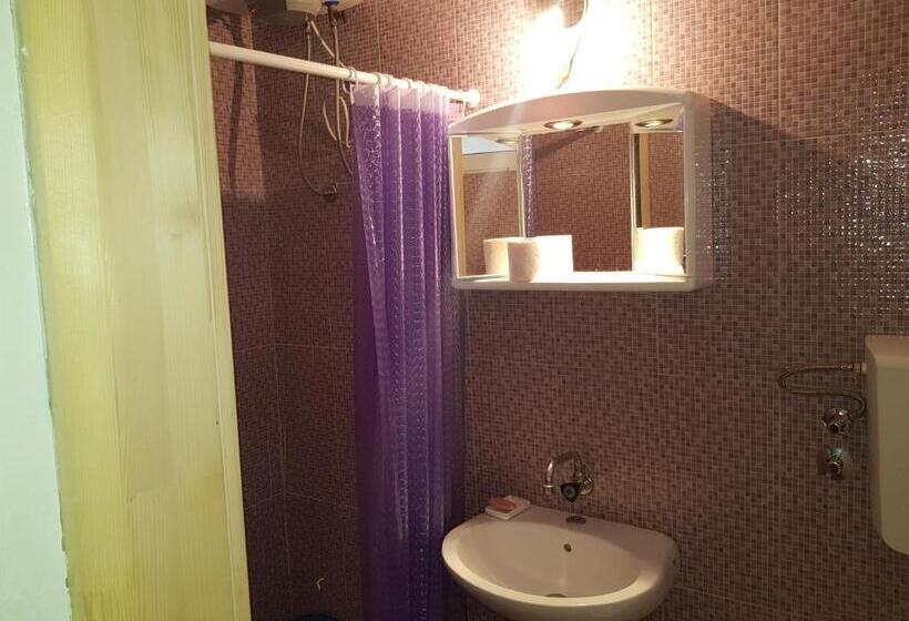 اتاق ساده سه‌ نفره, Guest House Dragomir