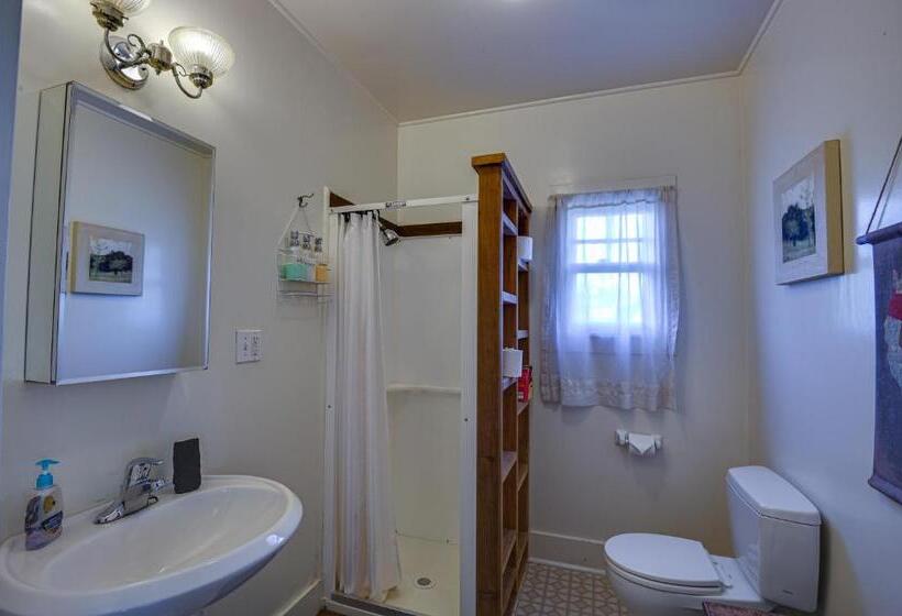 Семейный Номер Вид на Сад, The Captains Quarters