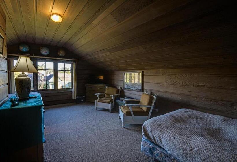 Номер Стандарт Вид на Сад, The Captains Quarters