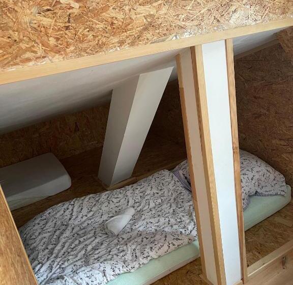 غرفة قياسية, Hepnarova Bouda