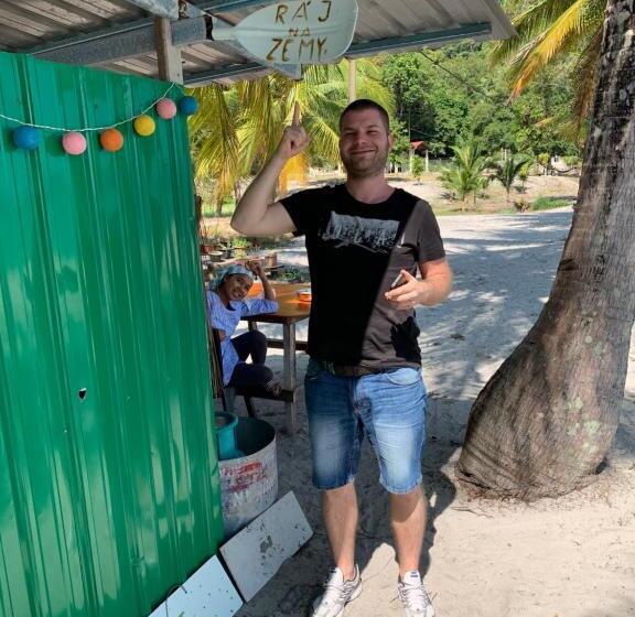 غرفة قياسية, Wild Pasir Panjang