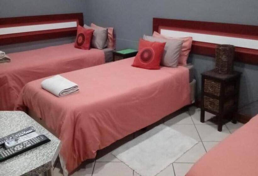 اتاق کلاسیک سه تخته, Grand Central Guesthouse