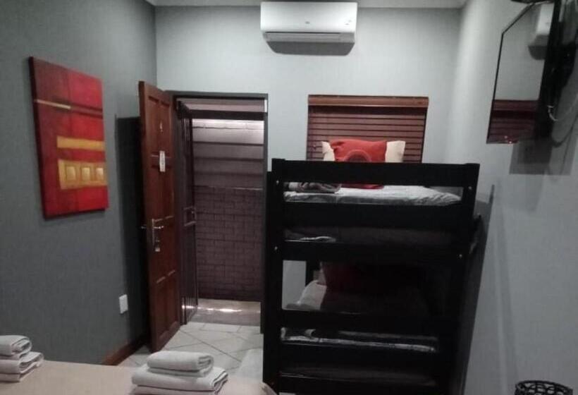 اتاق ساده چهارنفره, Grand Central Guesthouse