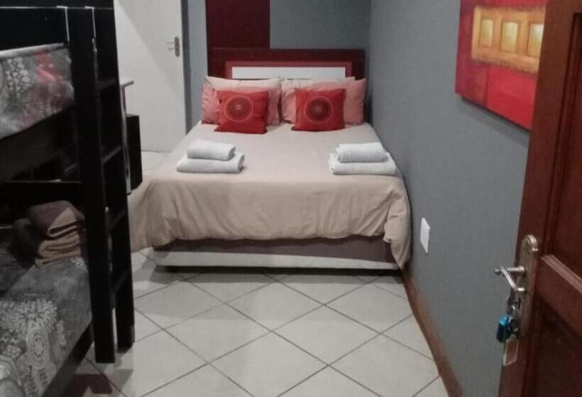 اتاق ساده چهارنفره, Grand Central Guesthouse