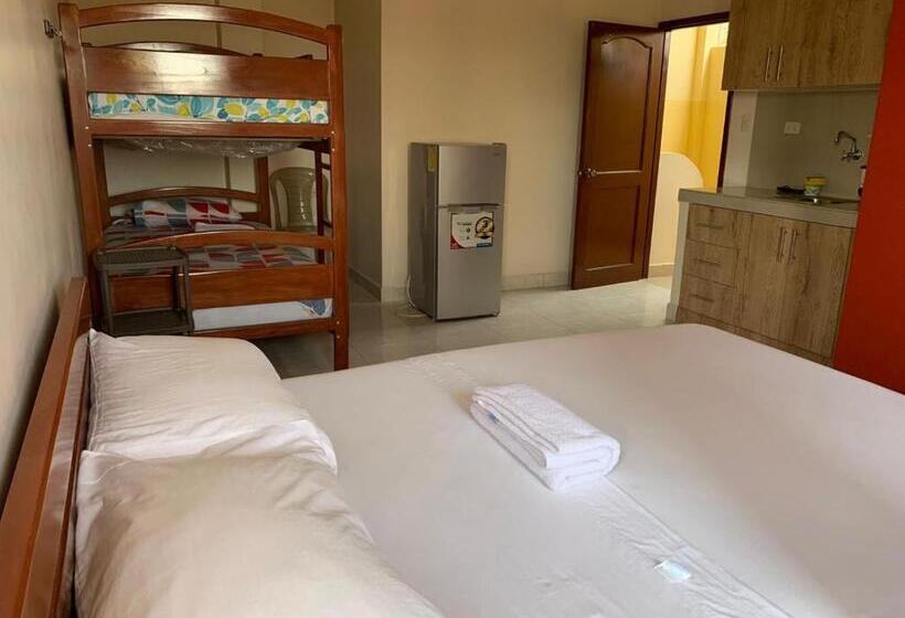 غرفة قياسية ثلاثية, Hostal Costa Azul
