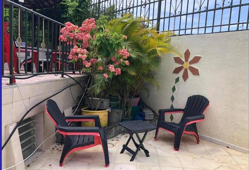 بانگلوی لوکس, Villa Labrousse