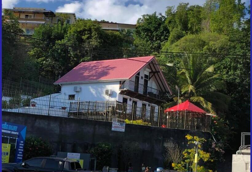 استودیو استاندارد با چشم‌انداز استخر, Villa Labrousse