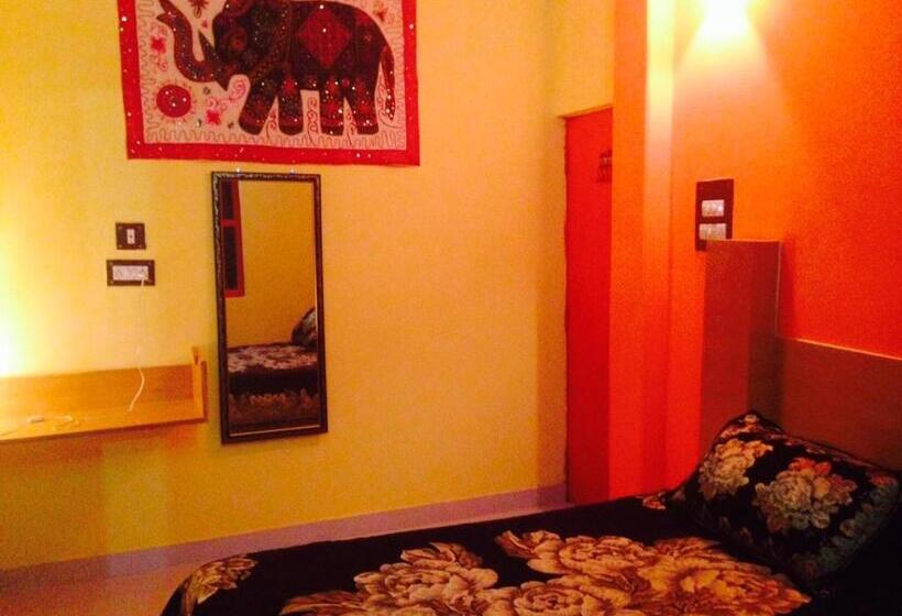 Номер Deluxe, Bhadra Kali Guest House