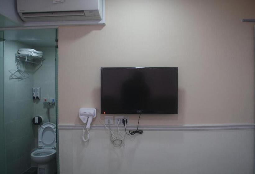 سوییت خانوادگی, K&b Hostel