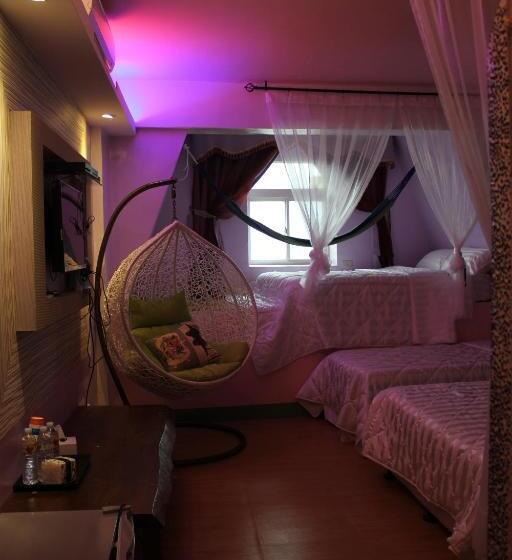 اتاق خانوادگی, Hi Young Castle